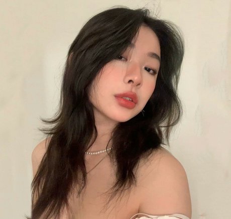 pipluptiny model naked img