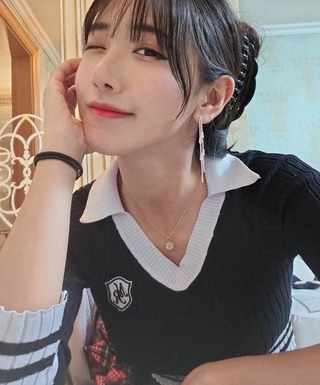 jinnytty nude star photos