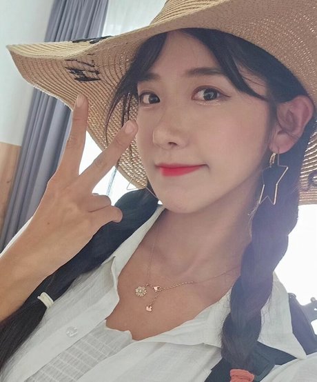 jinnytty exclusive star pics