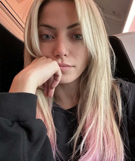Alexa Bliss adult star pic