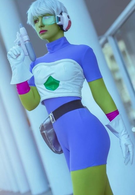 Faye Tan model high quality photo