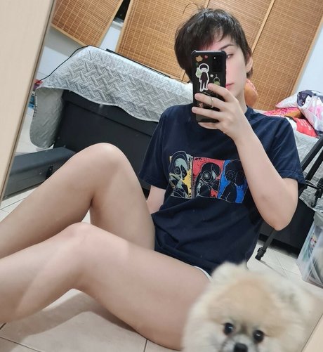 Faye Tan star sexy photo