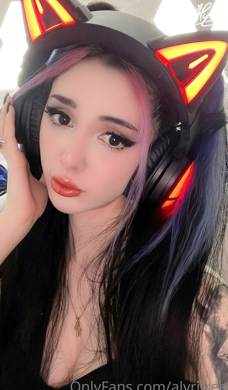 alyrifree model nude pictures