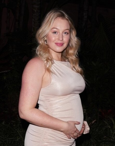 iskra model naked pictures