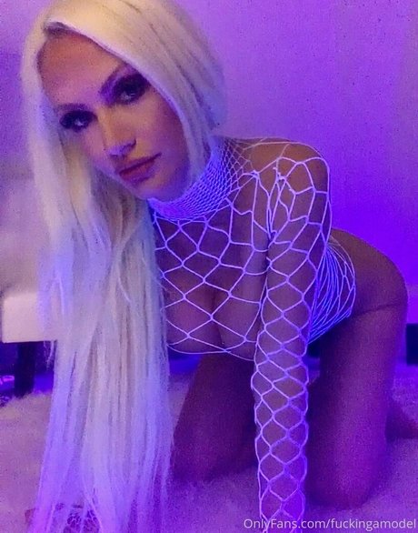 lacieheartvip pornographic model images