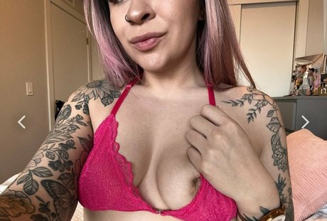 Jellibby nude pornstar pics