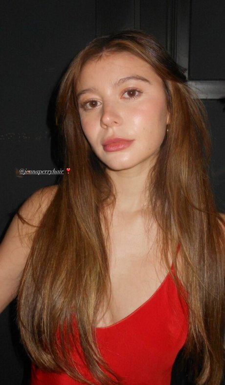 Genevieve Hannelius model sexy photo