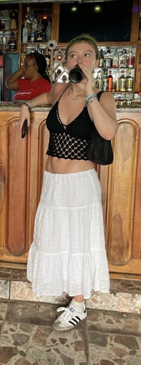 Genevieve Hannelius pretty pornstar img