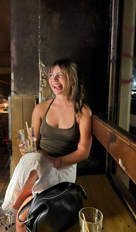 Genevieve Hannelius pornstar hot photo