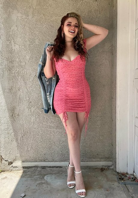 Freckledhobo model hot pictures