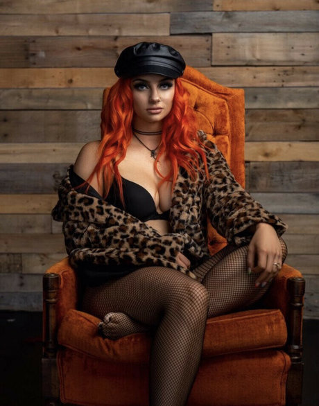 GiGi Dolan model adult pic