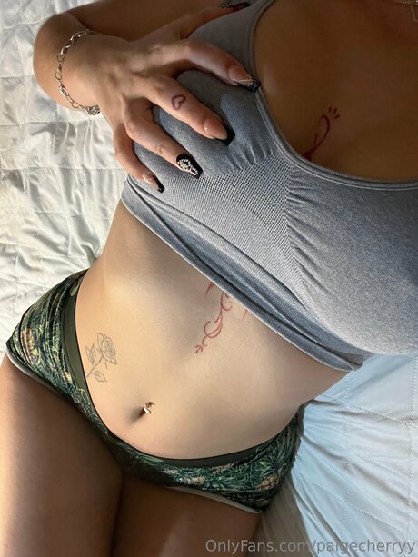 Paigecherryy model porn archive