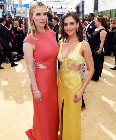 Betty Gilpin pornstar free photos