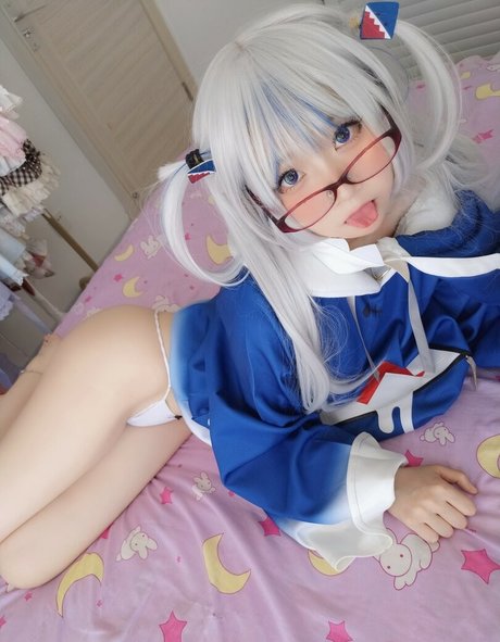 YaoYaoQwQ star naked pictures