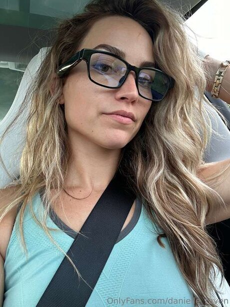 Danielle Raven hd pornstar image