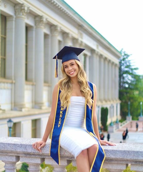 Buhnny naked actress picture