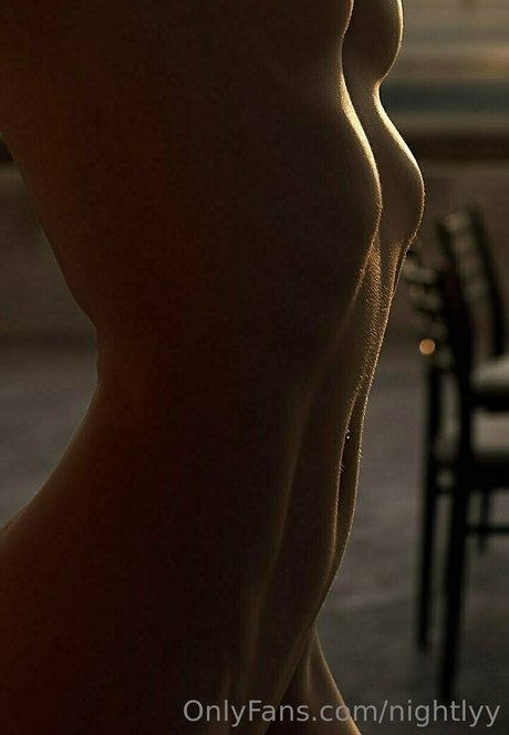 Nightlyy high quality model picture