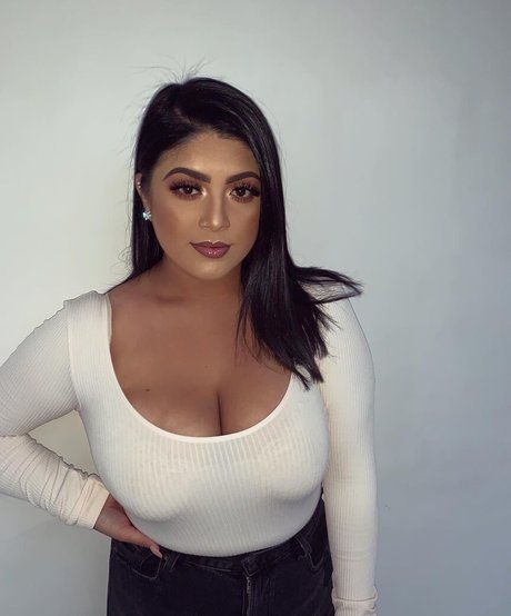 Lucia Yanez pornstar nude img