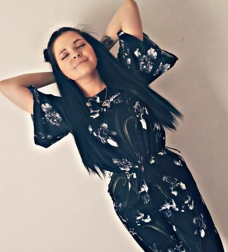 cowtail model xxx photos