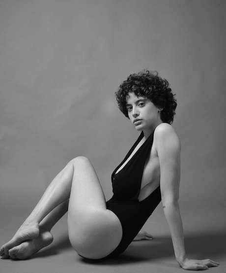 Anna Pittureri hot star photos