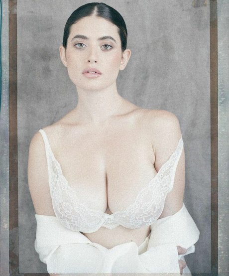 Anna Pittureri sexy star img