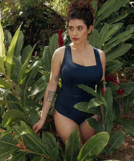 Anna Pittureri sexy model pictures