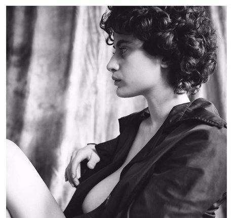 Anna Pittureri model free images