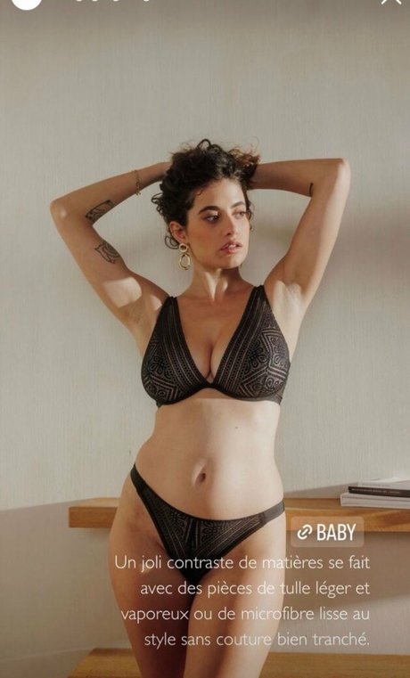 Anna Pittureri star naked archive