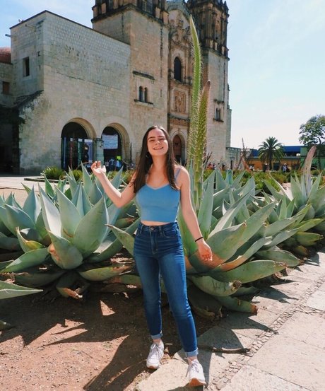 Deena E pretty star pic