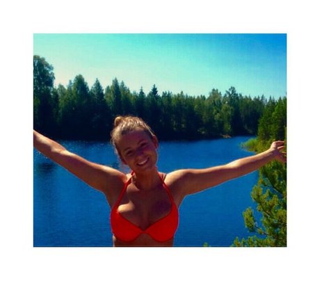 Alma Tandrup free star pic