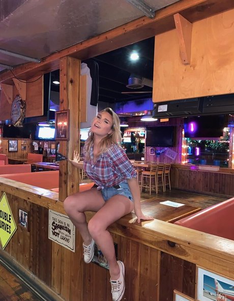 Erica Carosella star pics