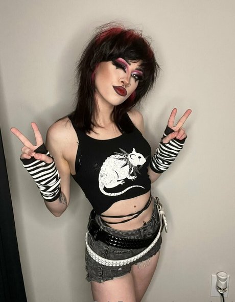 emundead model hd photo