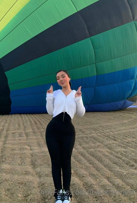 itskiaramarie nude model images