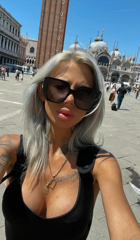 deeadivina naked model gallery