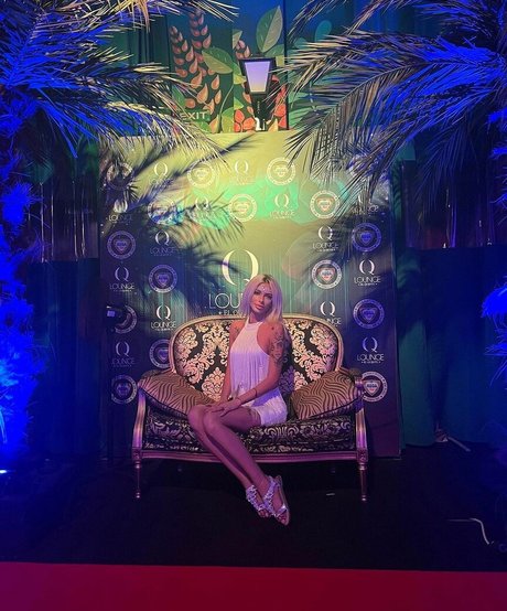 deeadivina naked pornstar galleries