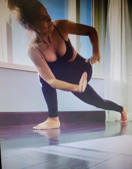 Trish Stratus model hd pic