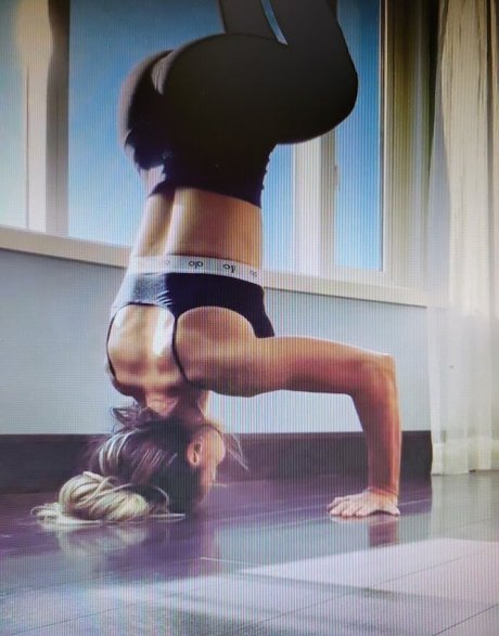 Trish Stratus model nice image