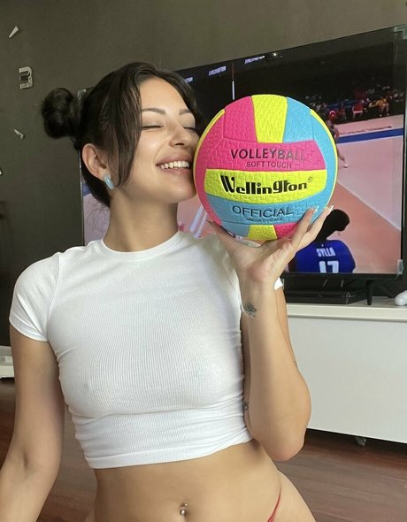 Suecuk nudes star img