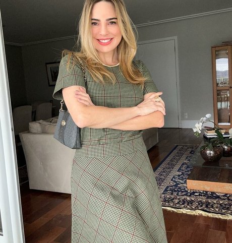 spreading onlyfans erotic picture