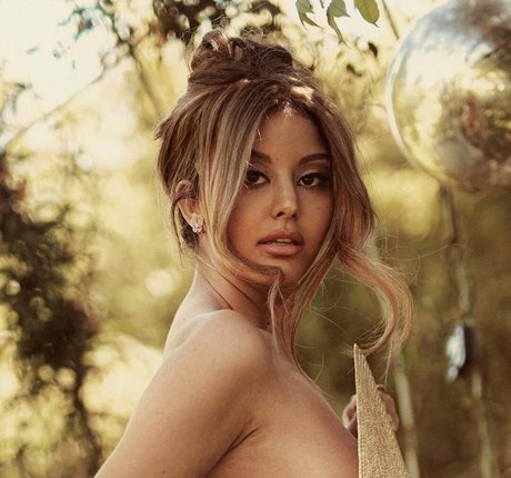 Zahia Dehar top model galleries