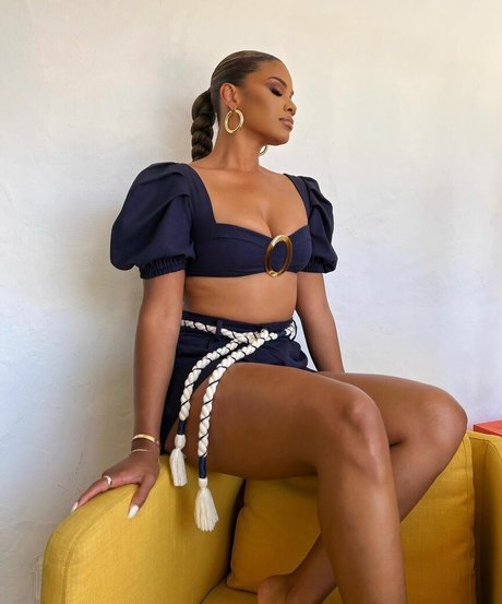 Kamie Crawford hot model images