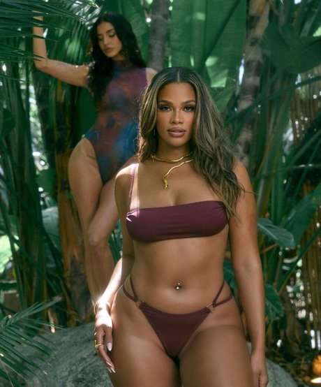 Kamie Crawford nude pornstar galleries