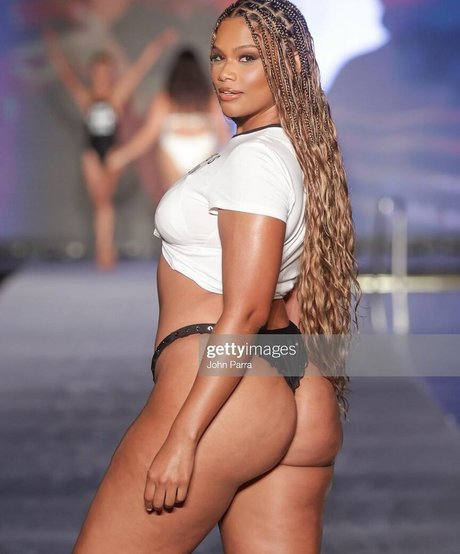 Kamie Crawford nude actress photos