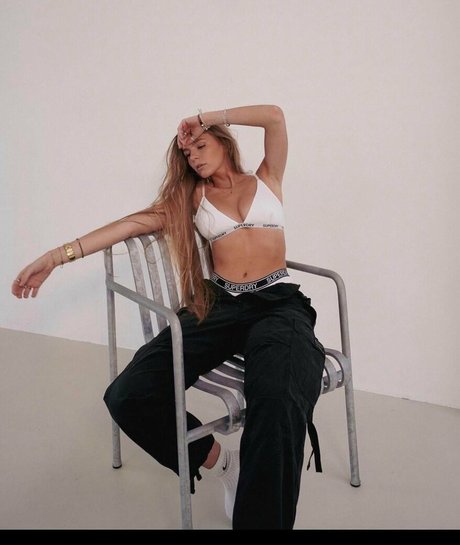 Lies Zhara pornstar art img