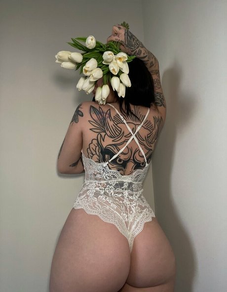 Locallystupid erotic model img