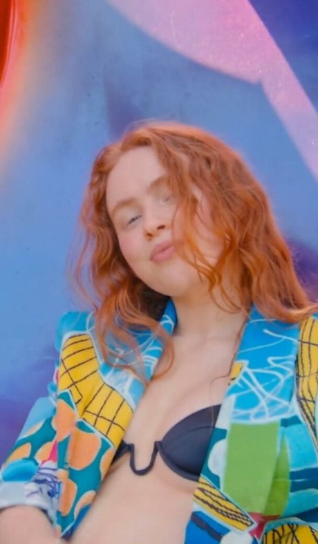 Sadie Sink model free image