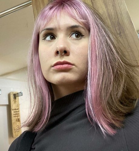 Julia K Barni pretty star pic