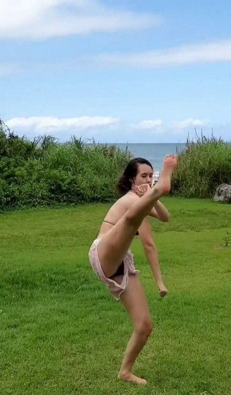 Julia K Barni sexy actress img