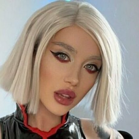 Lizzie Le Strange sex star galleries