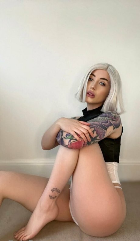 Lizzie Le Strange pornstar pictures